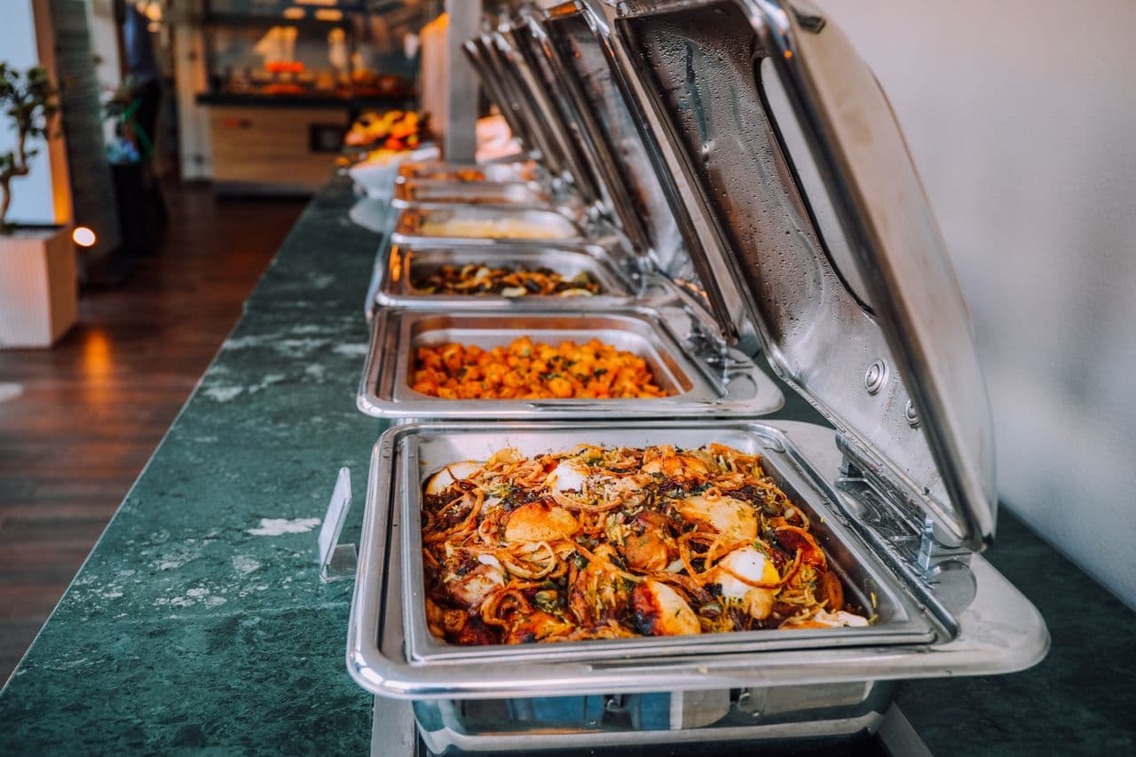 Air-conditioned dining hall arrangement