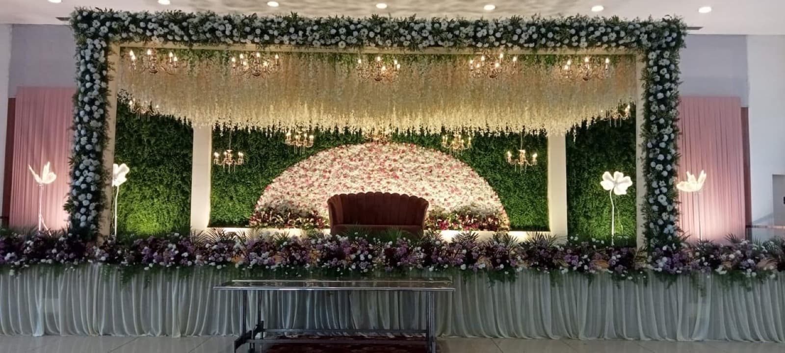 Elegant entrance decoration